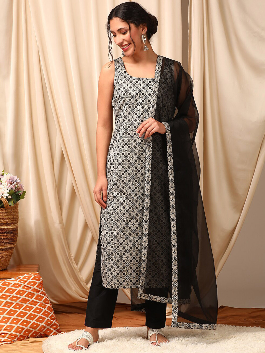 

Inddus Geometric Printed Kurta & Trousers With Dupatta, Grey
