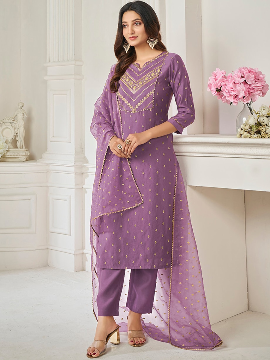 

Inddus Ethnic Motifs Embroidered Sequinned Kurta & Trousers With Dupatta, Mauve