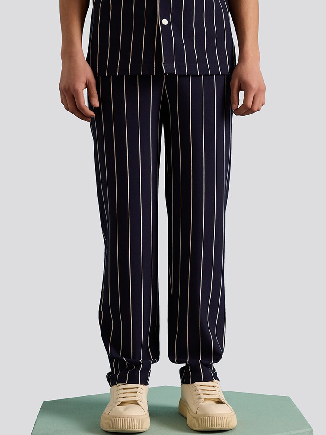 

Muvazo Men Striped Mid Rise Track Pant, Navy blue