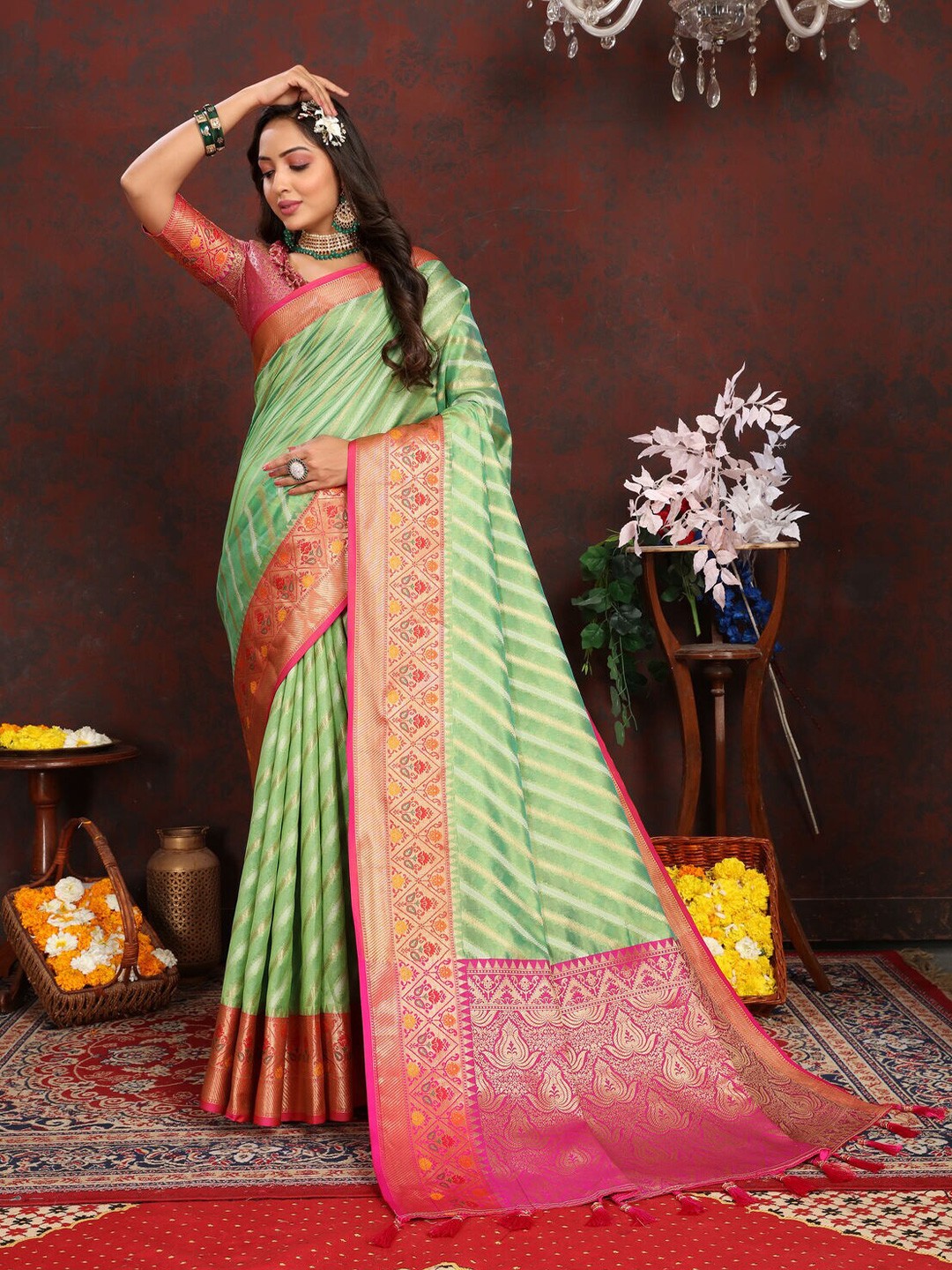 

CATCHY FOREVER Striped Woven Design Zari Banarasi Saree, Green