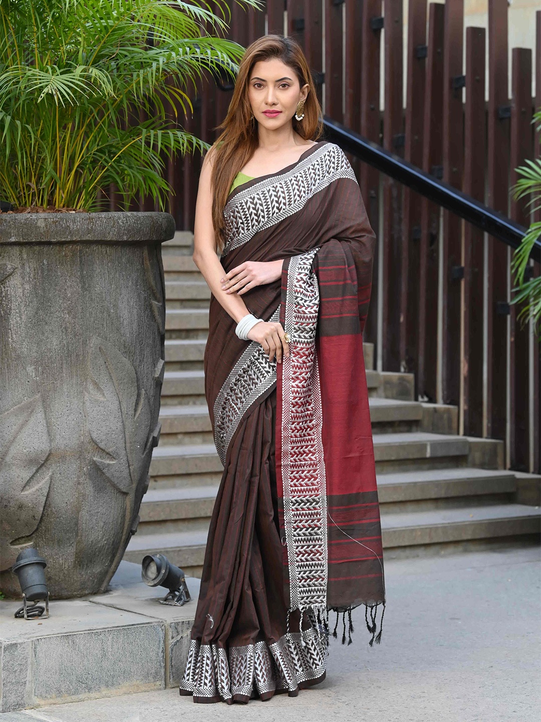 

BEATITUDE Woven Design Saree, Brown