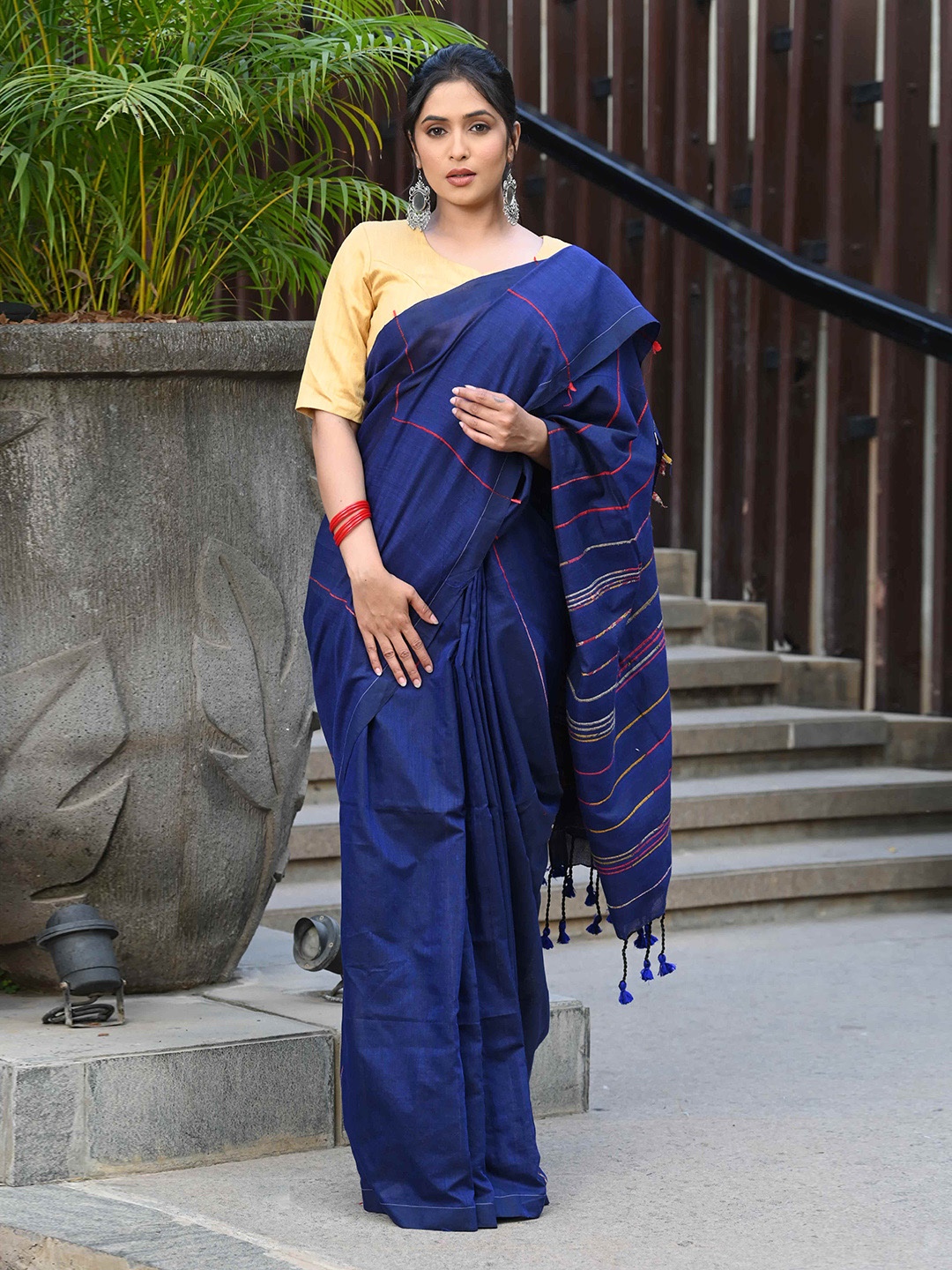 

BEATITUDE Woven Design Saree, Blue