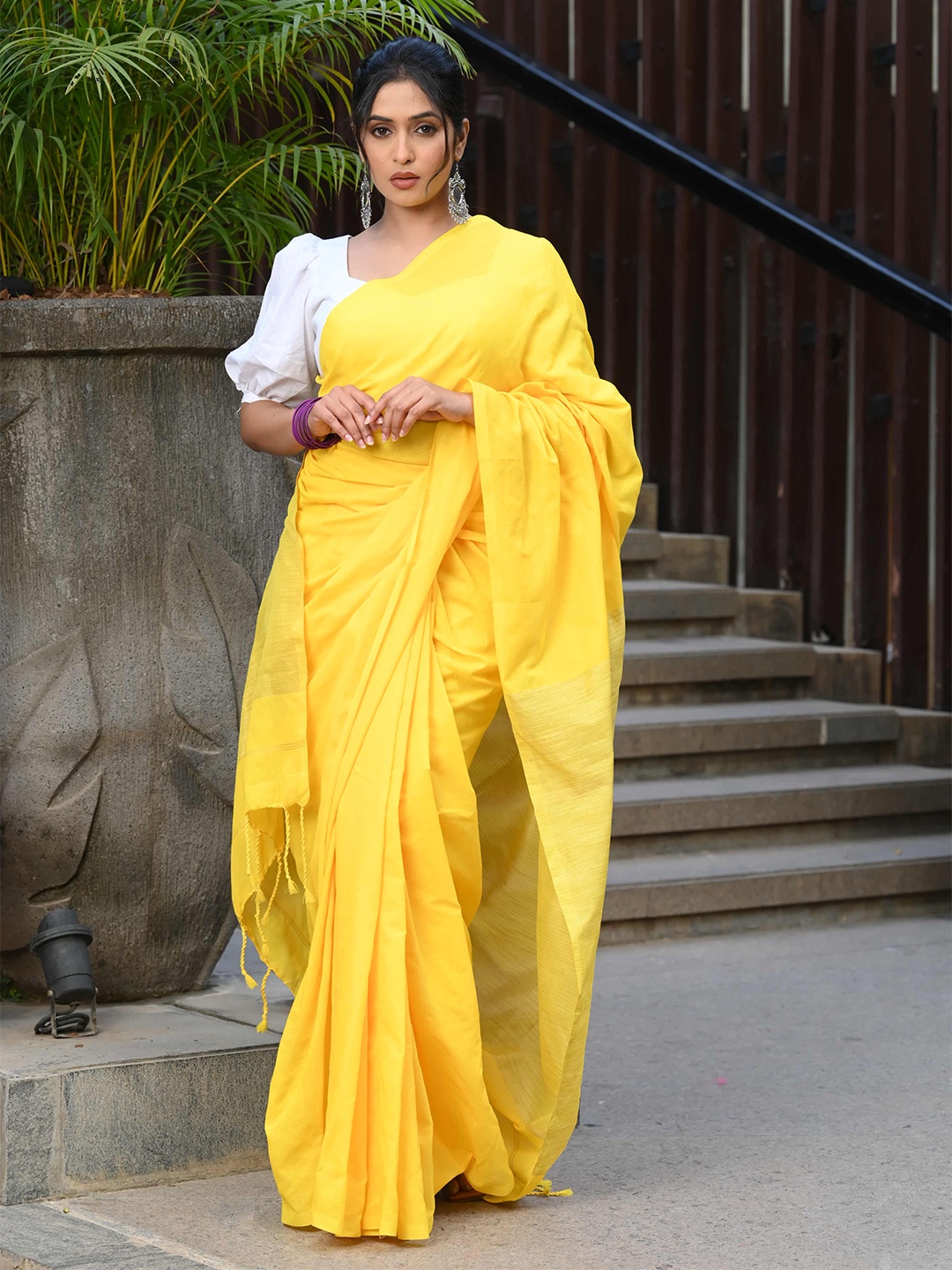 

BEATITUDE Woven Design Zari Saree, Yellow