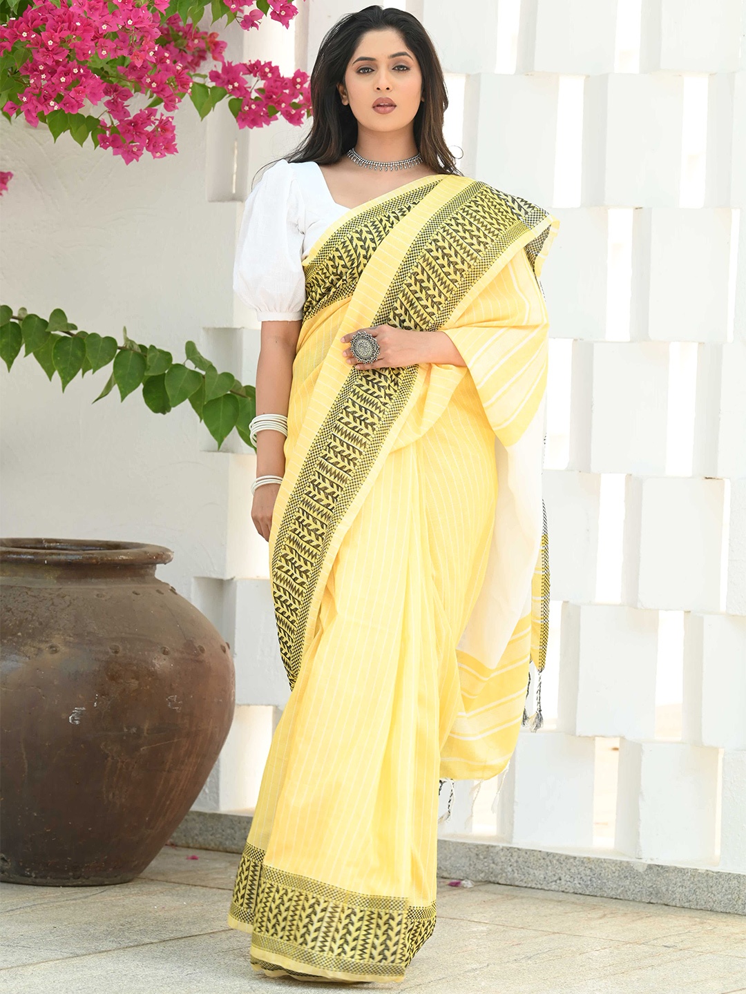 

BEATITUDE Striped Woven Design Zari Saree, Yellow