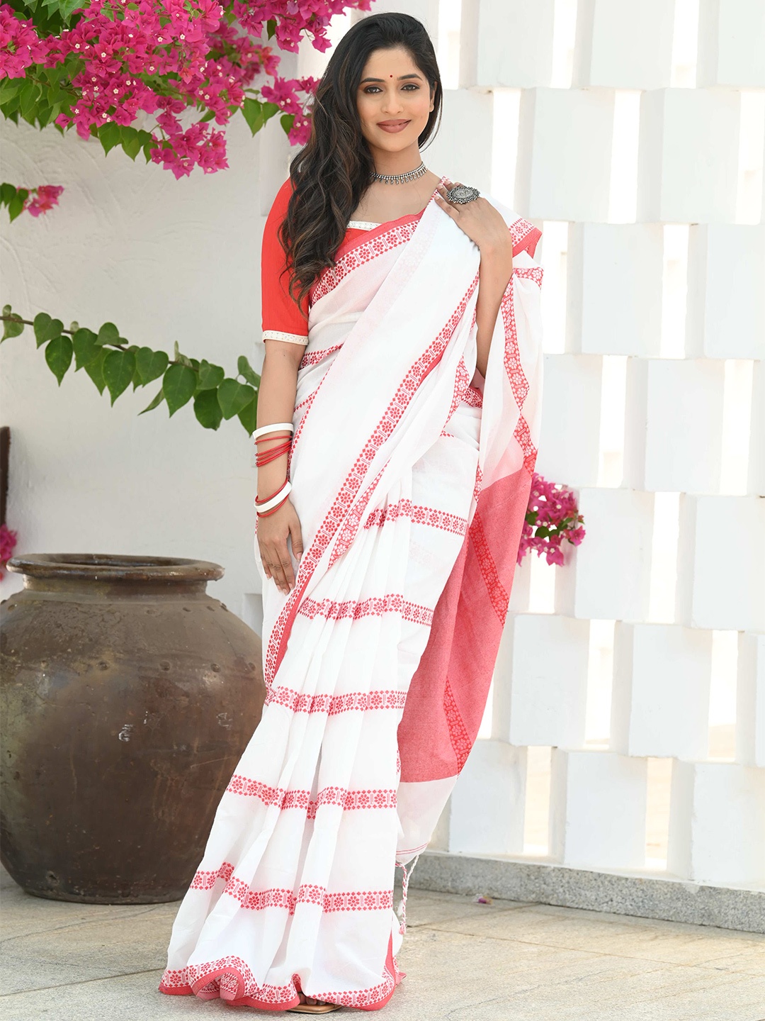 

BEATITUDE Ethnic Motifs Saree, White