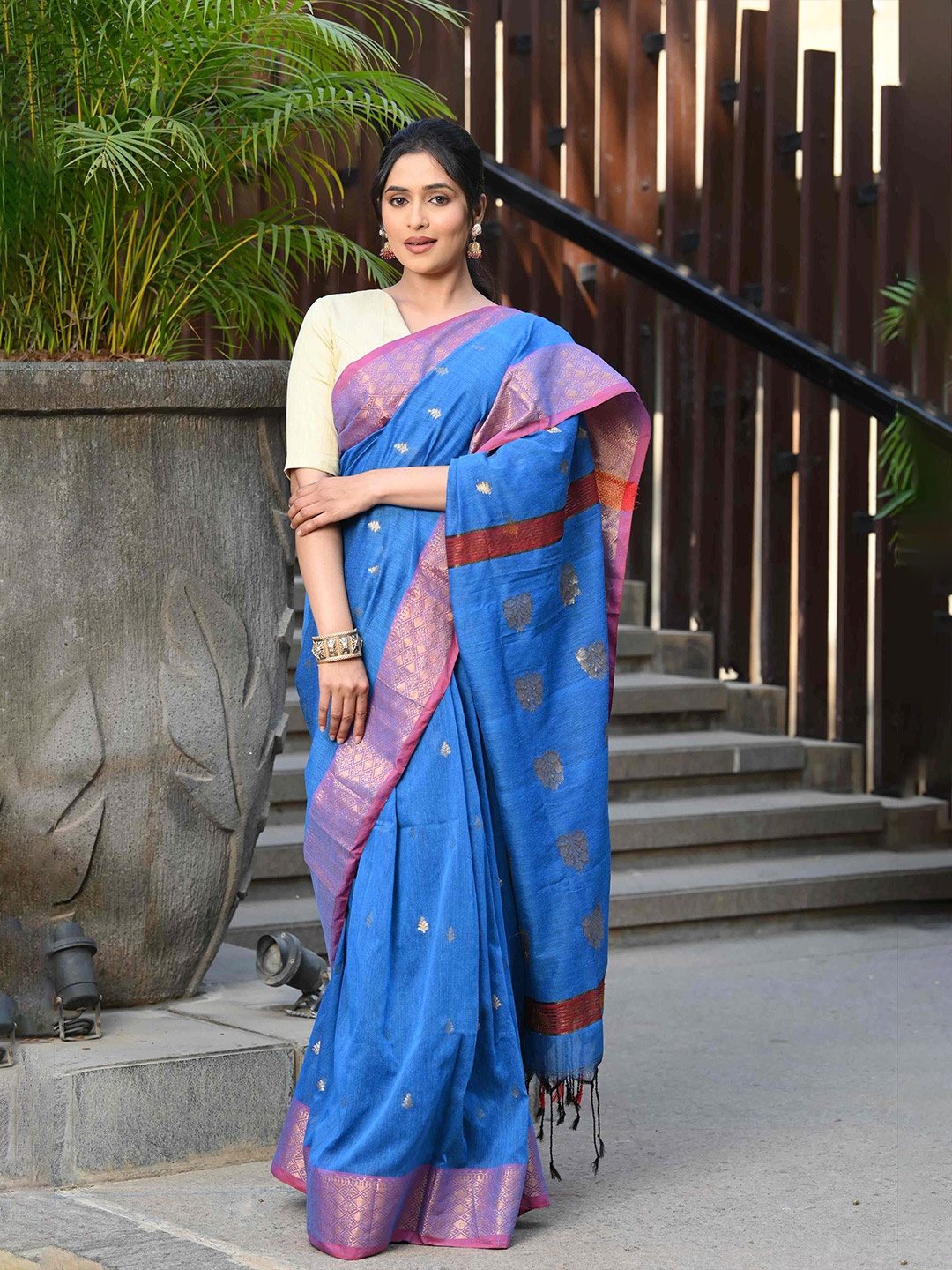 

BEATITUDE Ethnic Motif Woven Design Zari Saree, Blue