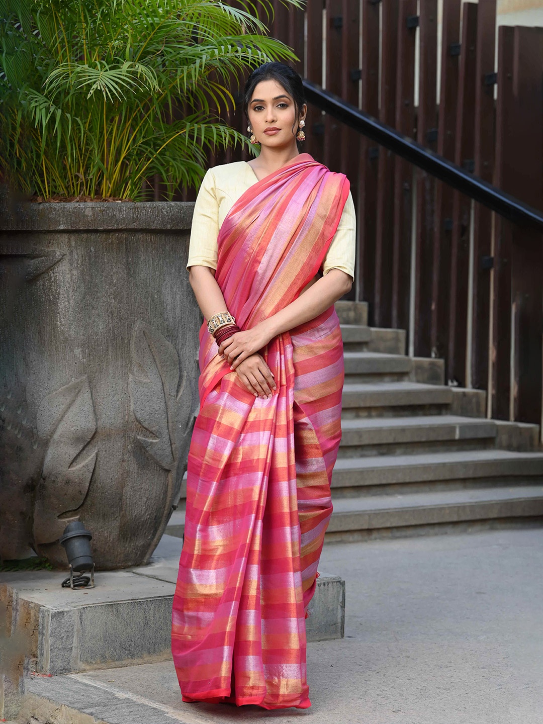 

BEATITUDE Striped Woven Design Tissue Saree, Pink