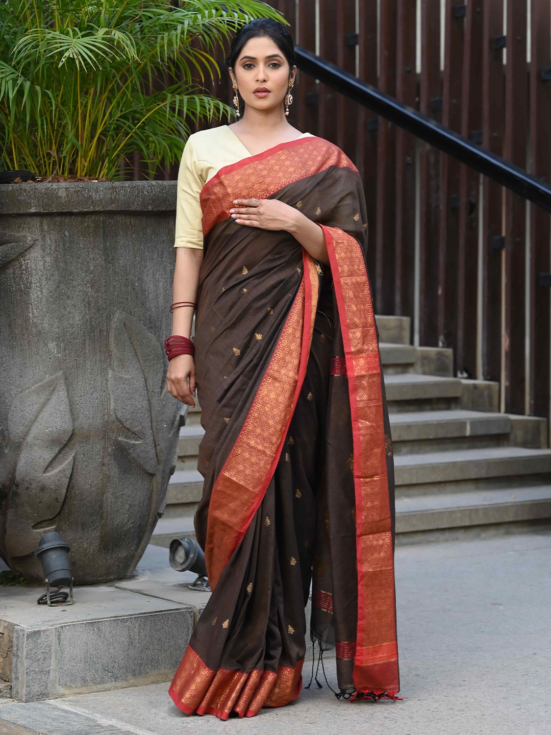 

BEATITUDE Ethnic Motif Woven Design Zari Saree, Brown