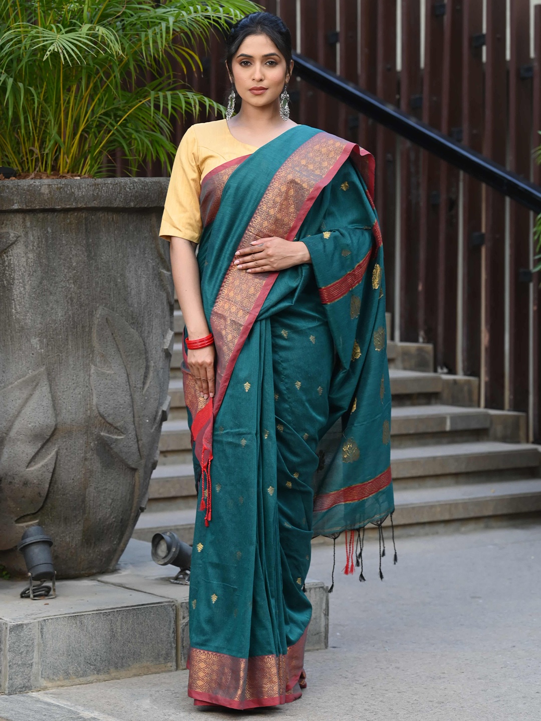 

BEATITUDE Woven Design Zari Banarasi Saree, Green