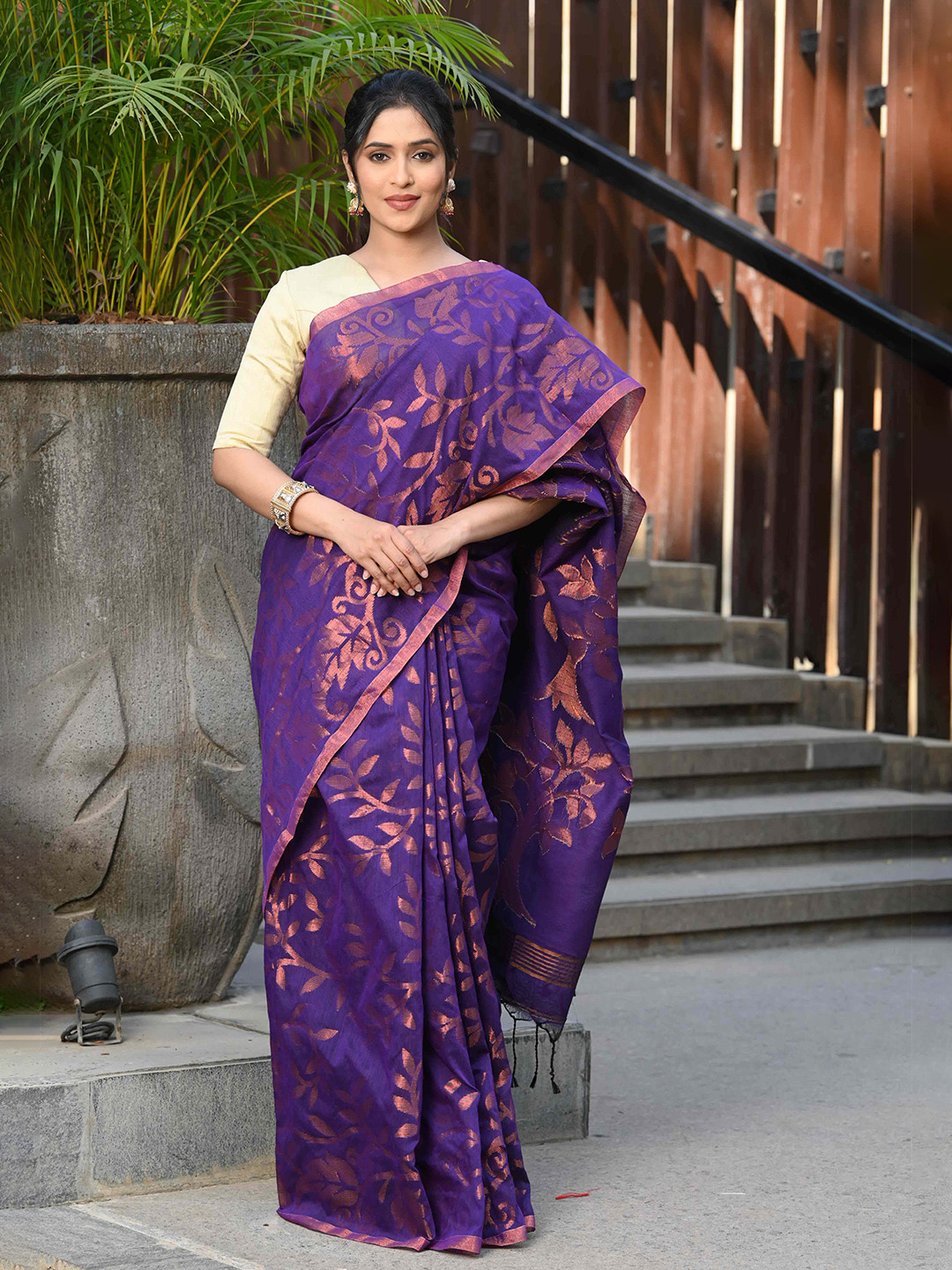 

BEATITUDE Floral Woven Design Zari Saree, Purple