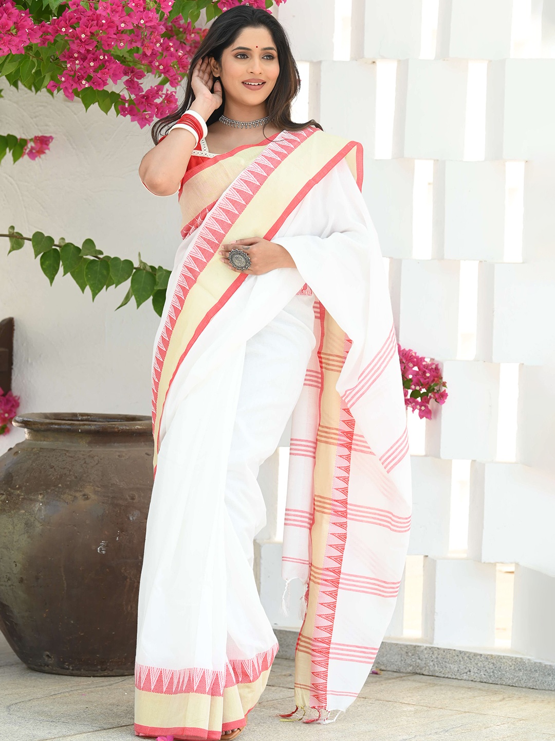 

BEATITUDE Ethnic Woven Design Zari Saree, White