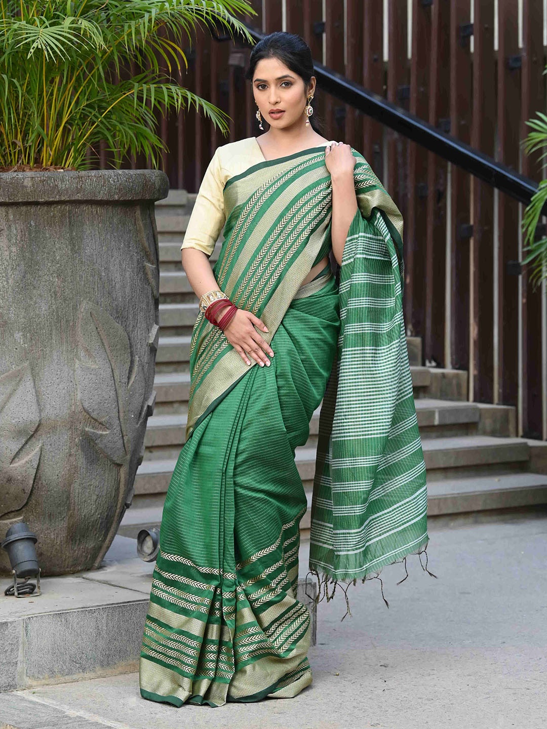 

BEATITUDE Striped Zari Saree, Green