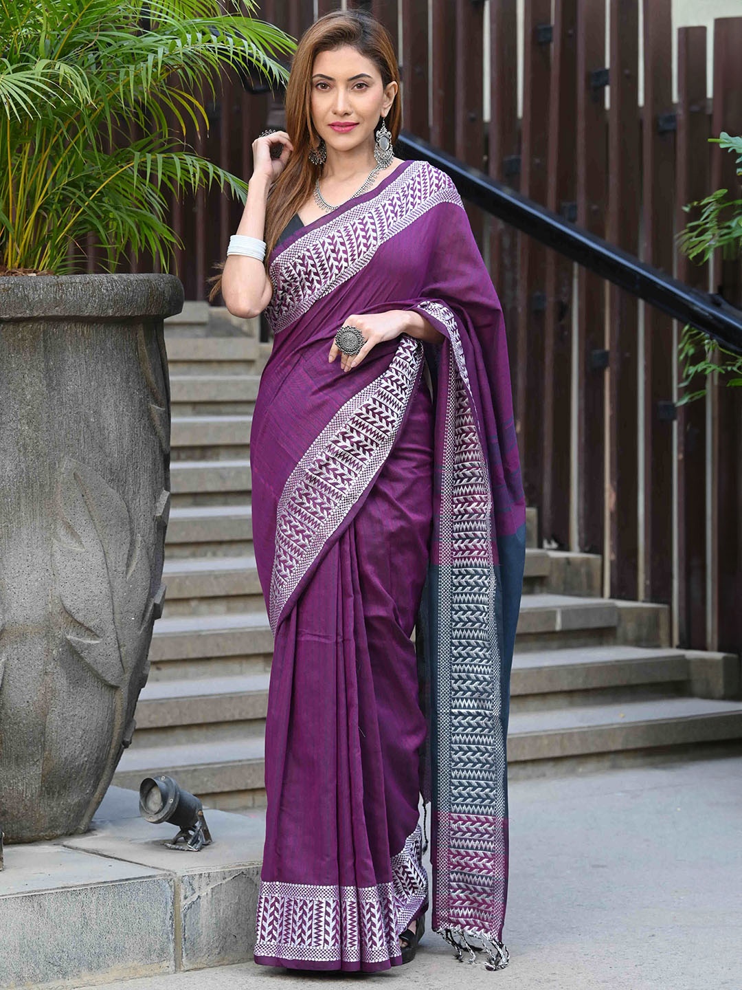 

BEATITUDE Ethnic Zari Woven Design Border Saree, Purple