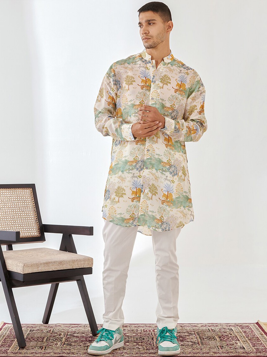 

QB MEN Floral Printed Silk Pathani Kurta, White