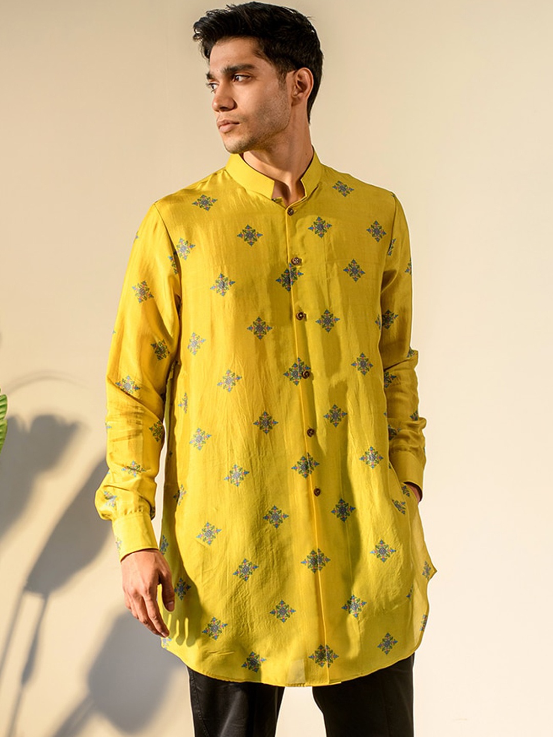 

QB MEN Ethnic Motifs Printed Mandarin Collar A-Line Silk Kurta, Yellow