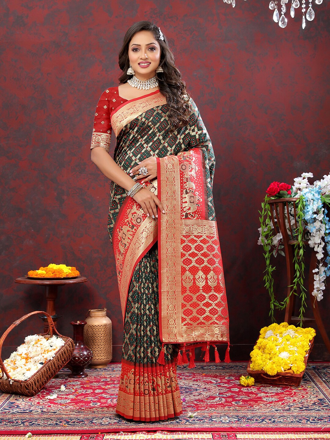 

MARGI DESIGNERS Ethnic Motifs Woven Design Zari Art Silk Kanjeevaram Saree, Green