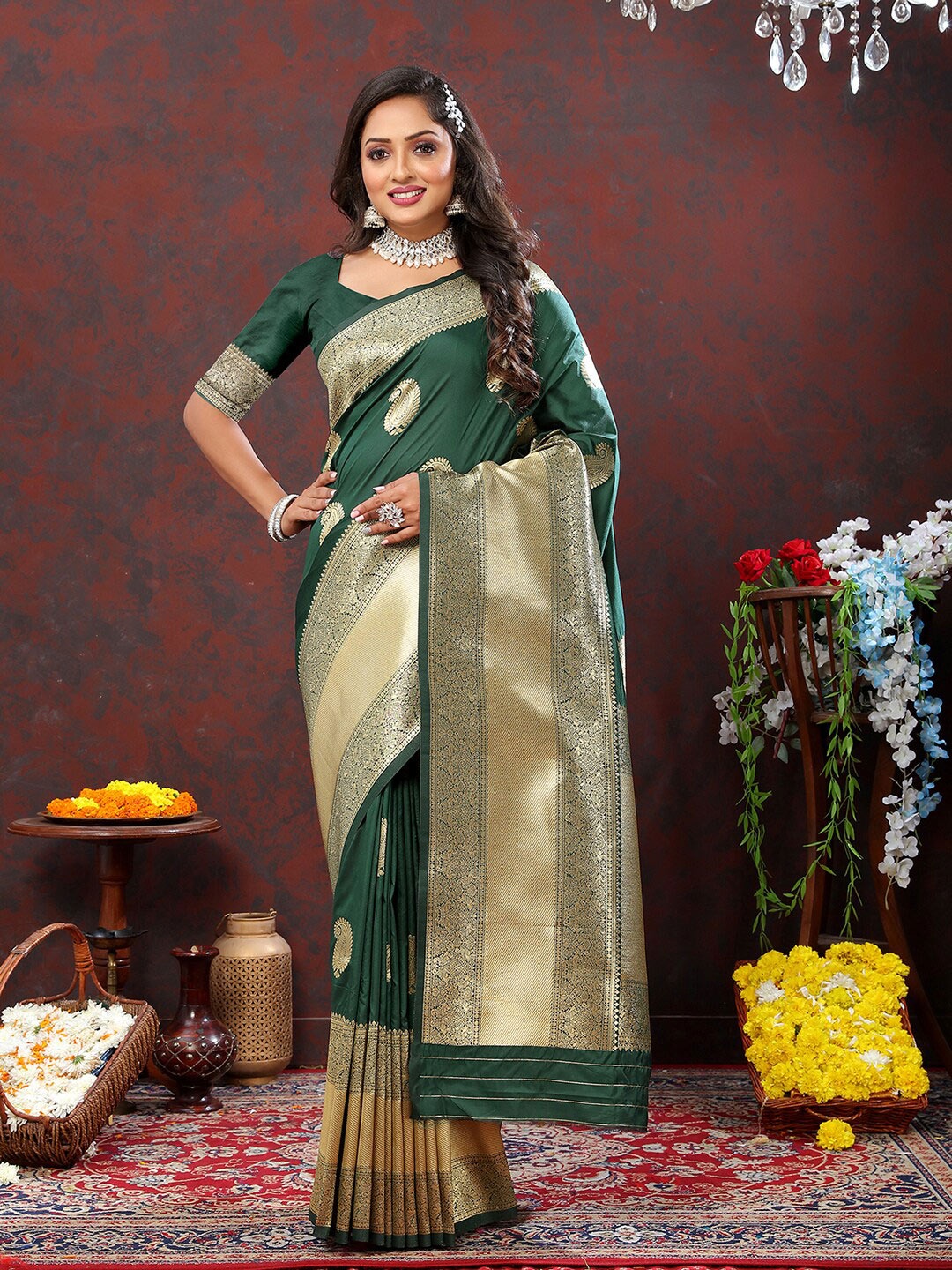 

MARGI DESIGNERS Ethnic Motif Woven Design Zari Banarasi Saree, Green