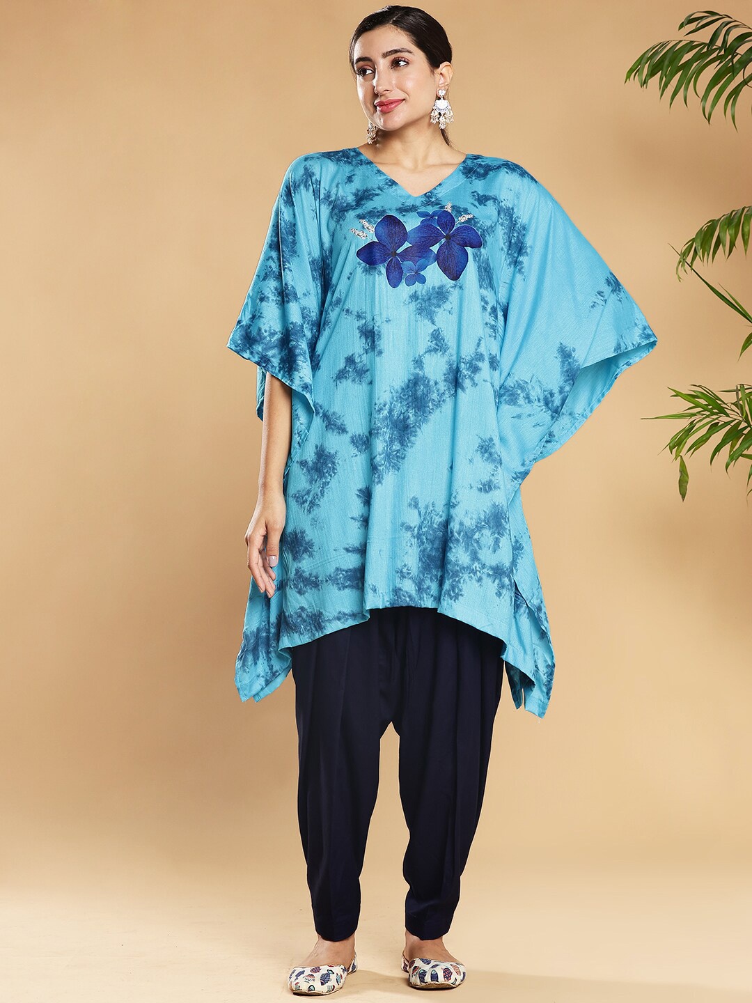

LetsDressUp Abstract Printed V-Neck Flared Sleeves Kaftan Kurti, Blue