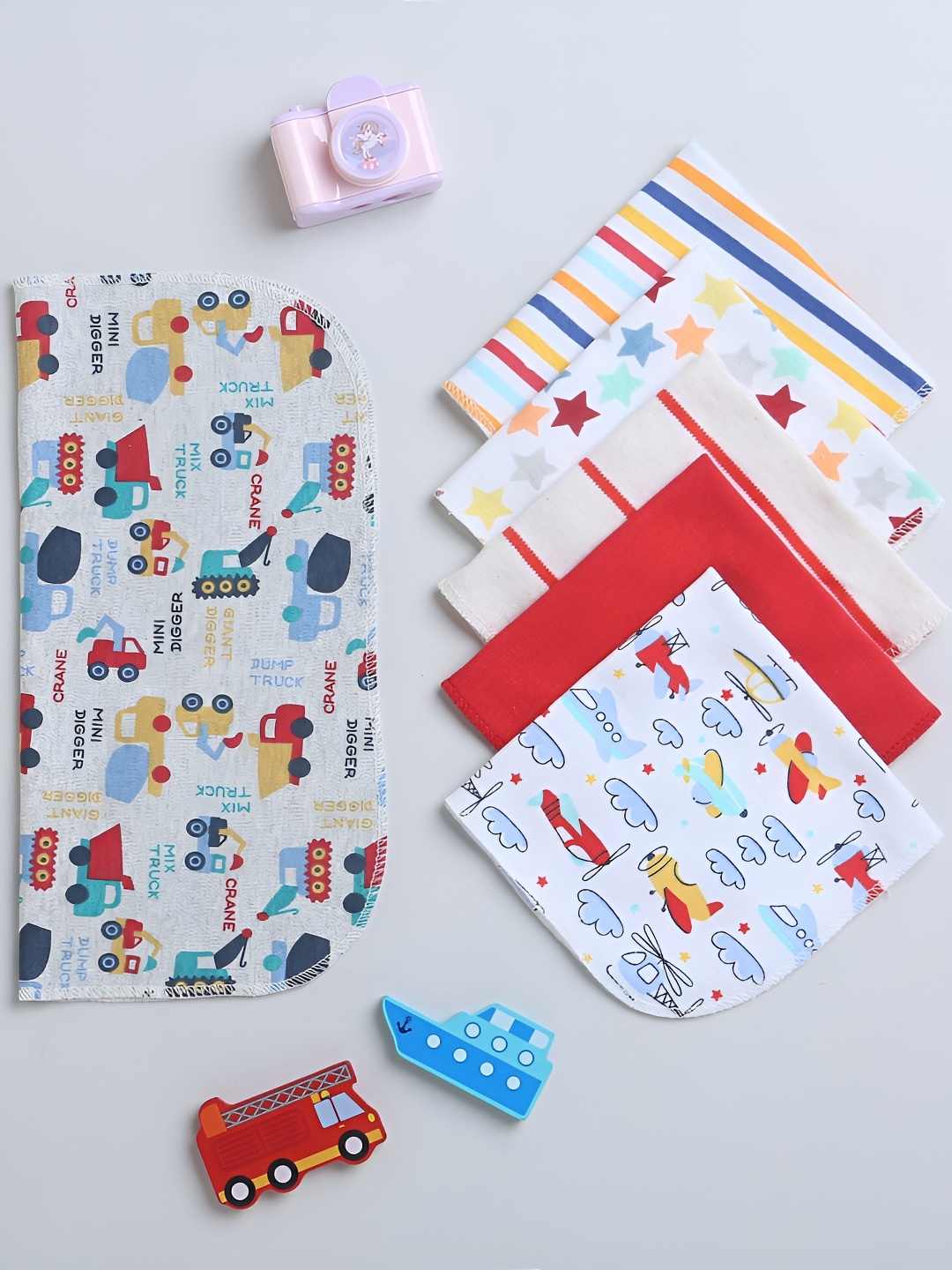 

BUMZEE Infants Pack of 6 Printed Bibs, Multi