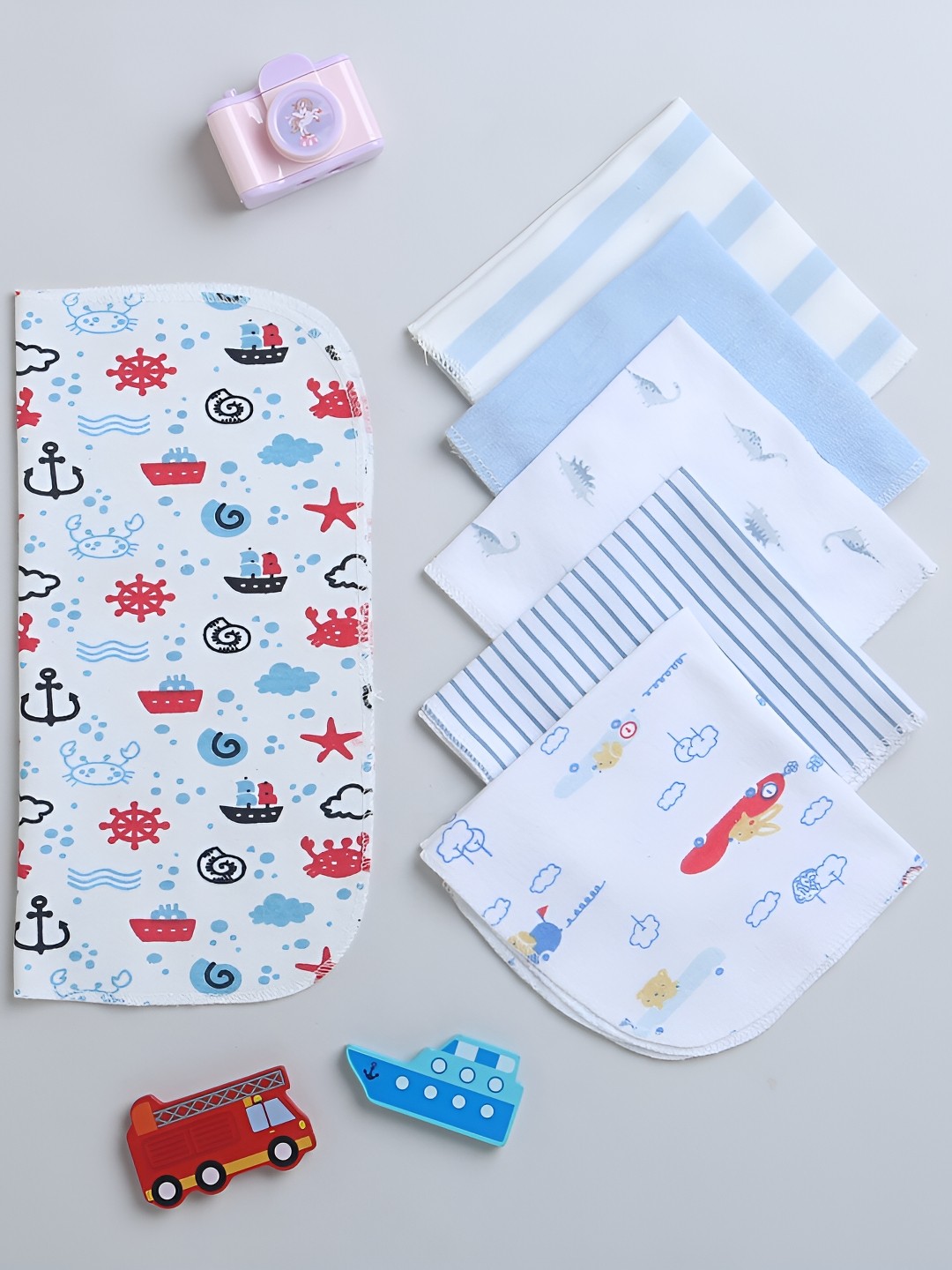 

BUMZEE Infants Pack of 6 Printed Bibs, White