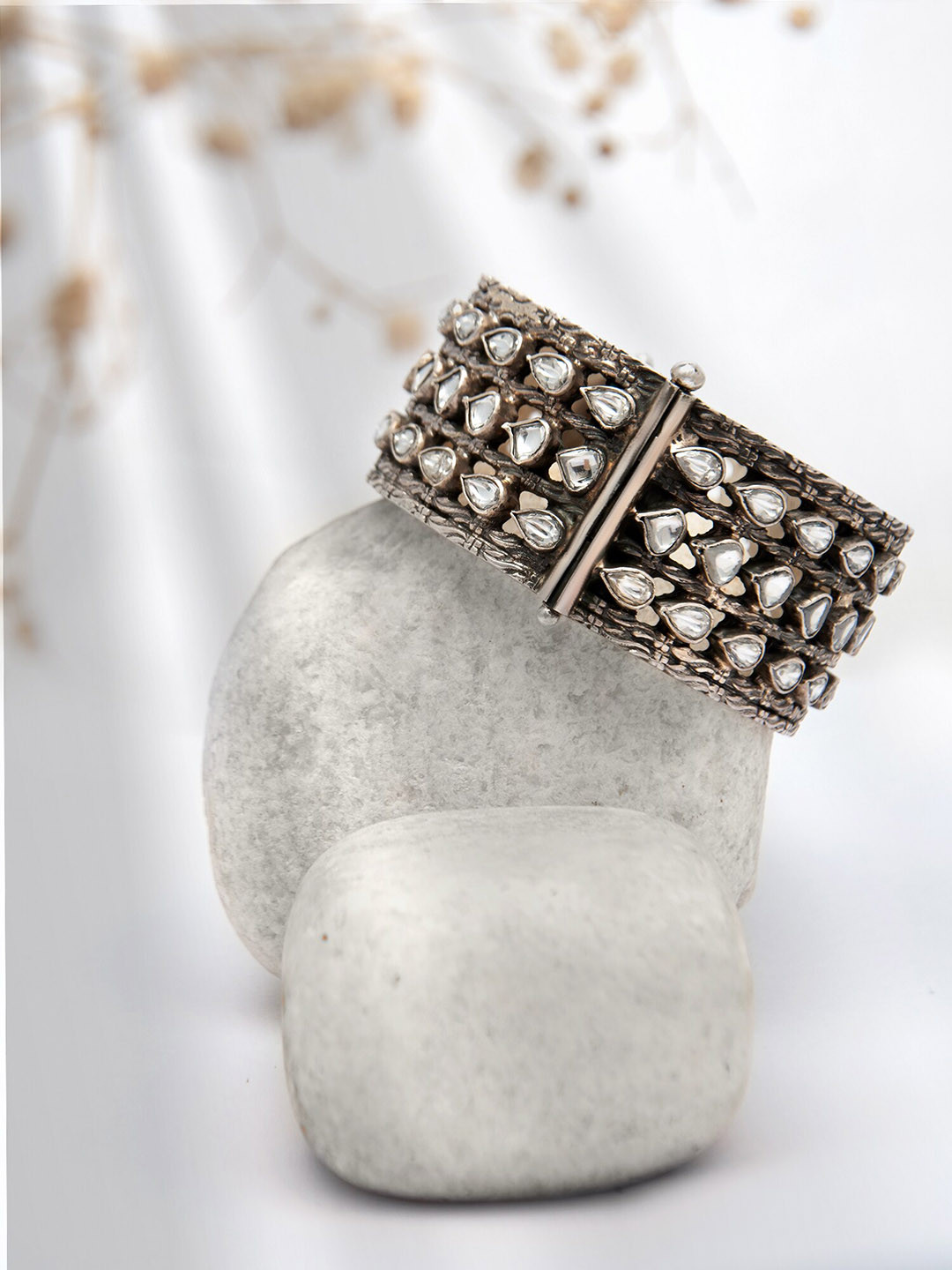 

Neeta Boochra 925 Sterling Silver Silver-Plated Kundan-Studded Bangle