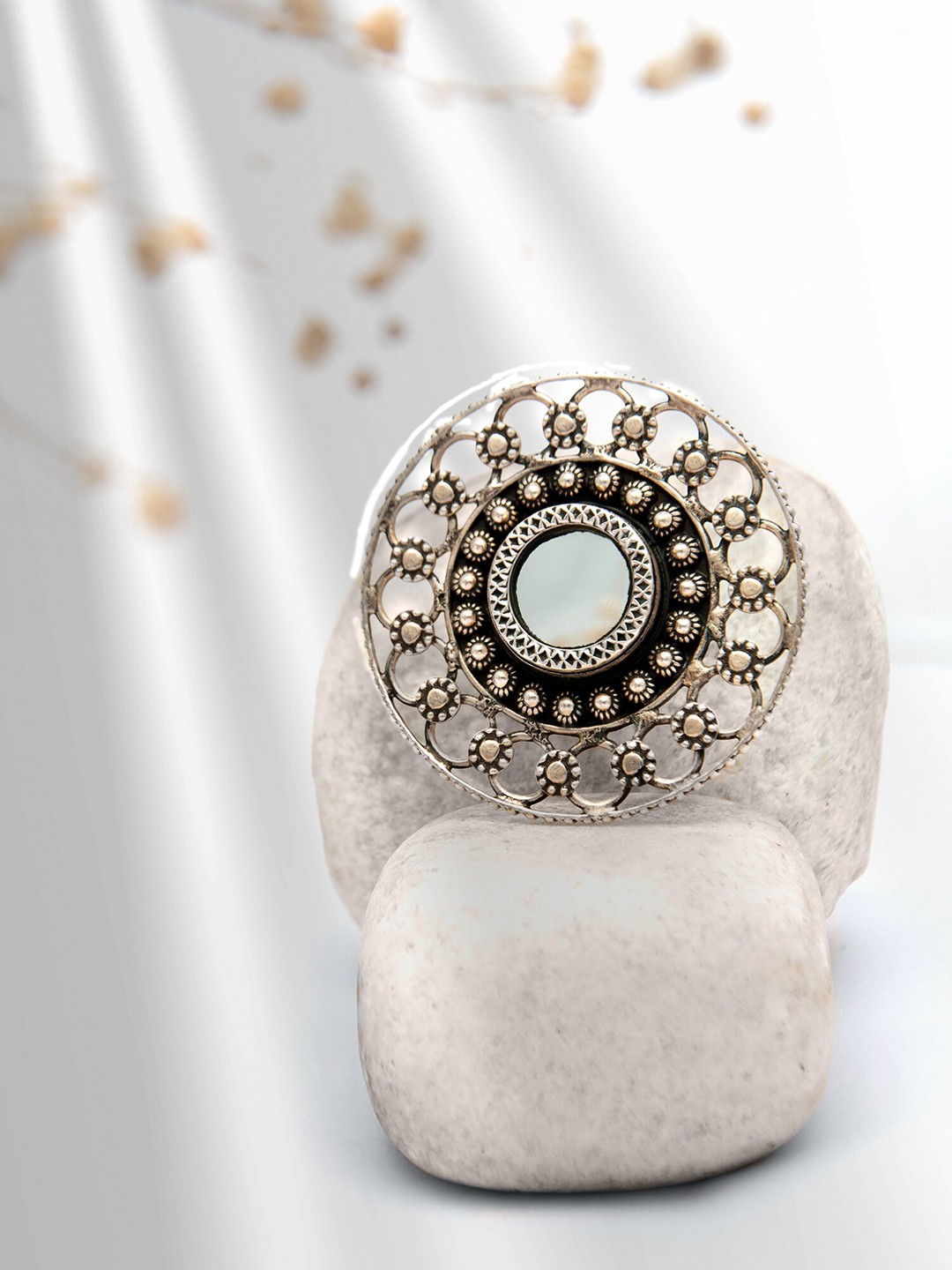 

Neeta Boochra 925 Sterling Silver Silver-Plated Mirror Finger Ring