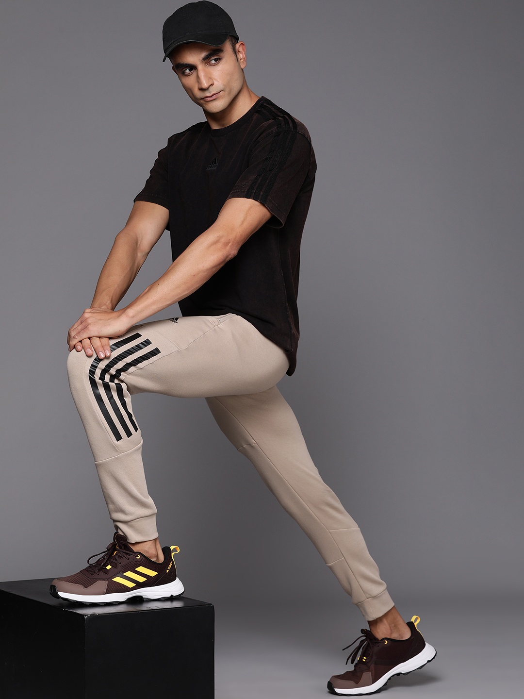 

ADIDAS Men Striped In Smu 3S Pt Slim Fit Joggers, Brown