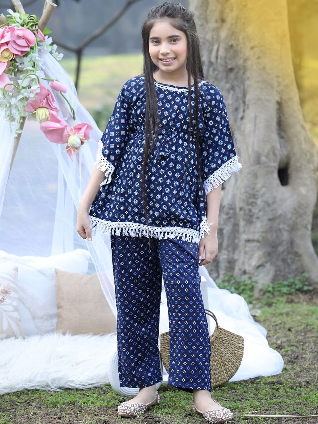 

Cutiekins Girls Floral Printed Regular Gotta Patti Kurta with Palazzos, Navy blue
