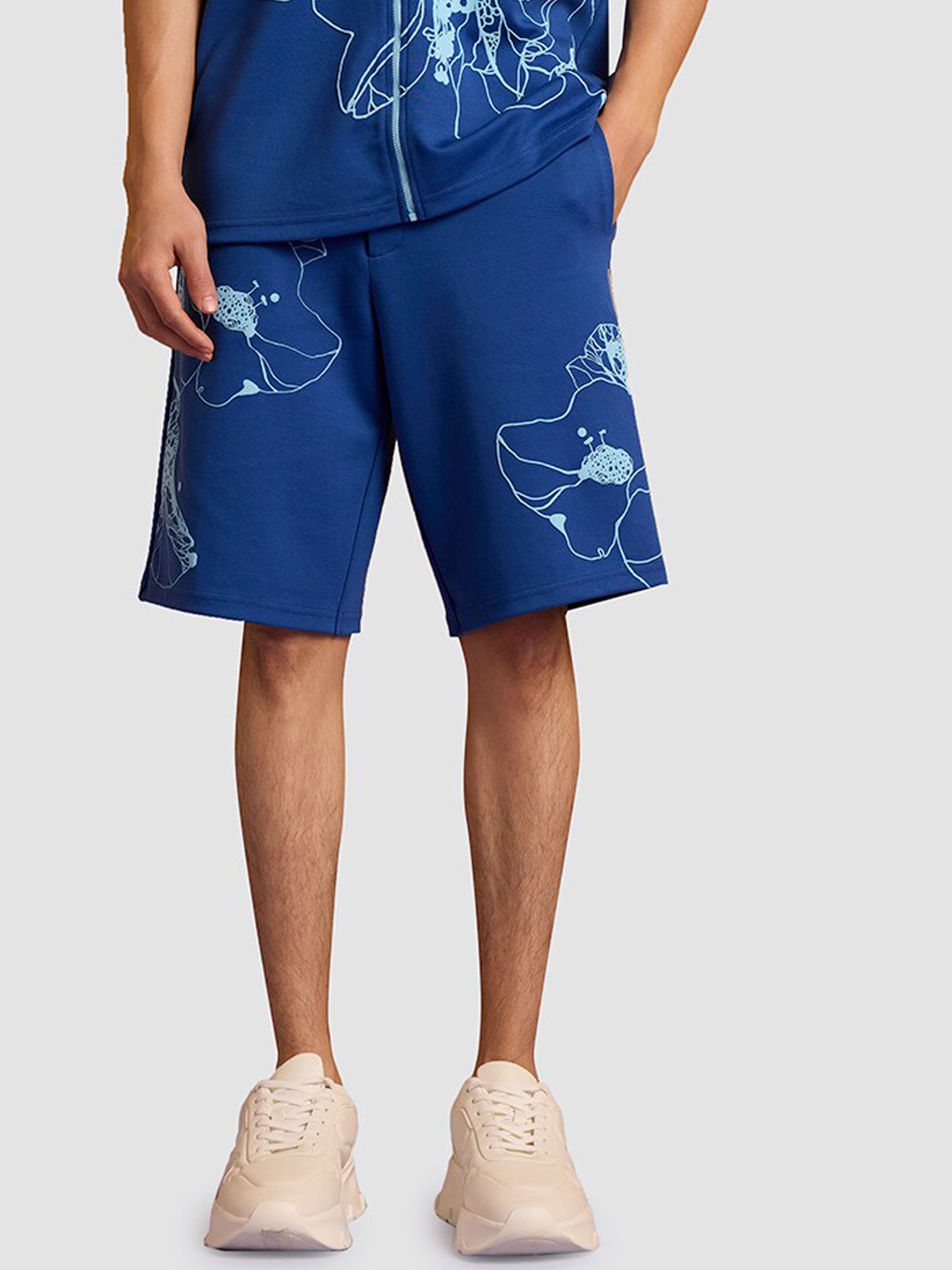 Muvazo Men Floral Printed Cotton Shorts, Blue