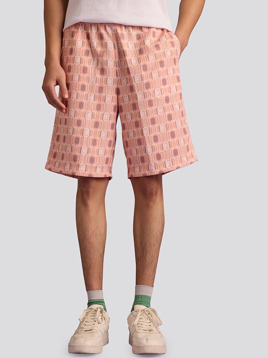 

Muvazo Men Geometric Printed Shorts, Coral