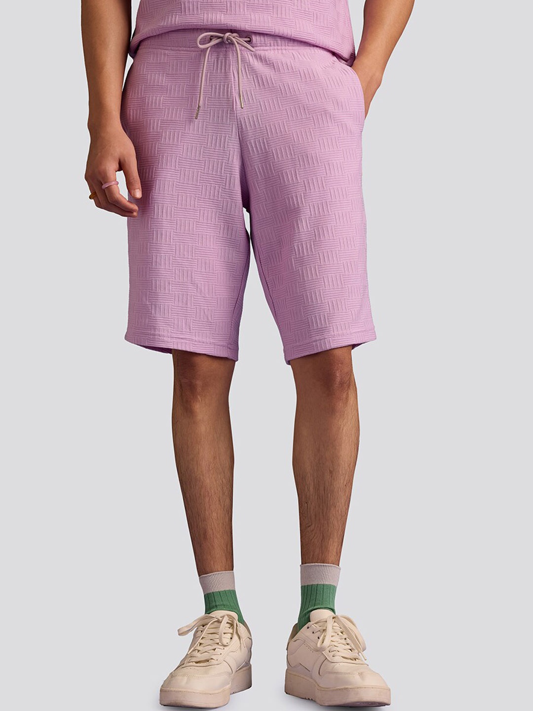 

Muvazo Men Mid-Rise Geometric Self Design Cotton Shorts, Lavender