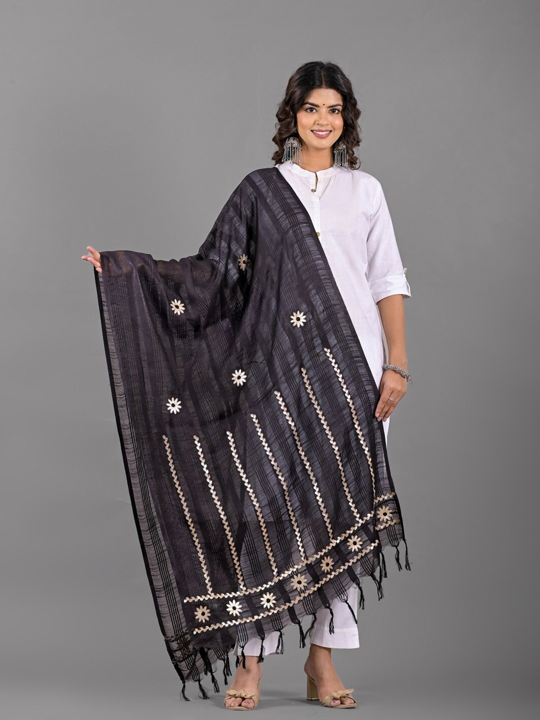 

Apratim Ethnic Motifs Embroidered Thread Work Detailed Dupatta, Black