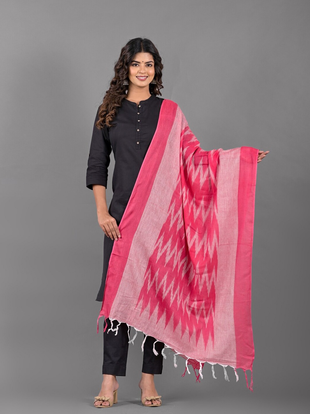 

Apratim Geometric Printed Dupatta, Pink