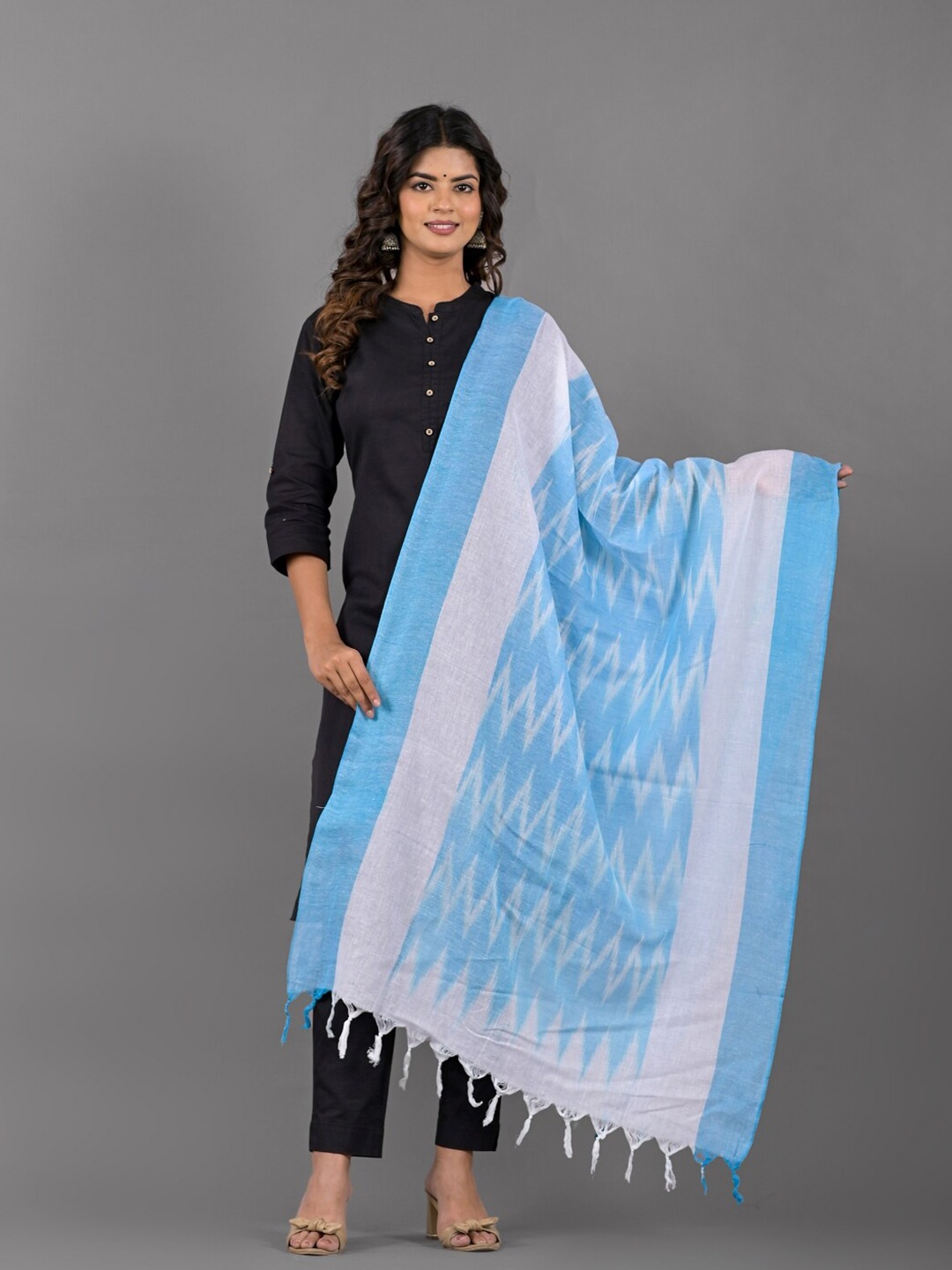 

Apratim Geometric Woven Design Dupatta, Blue