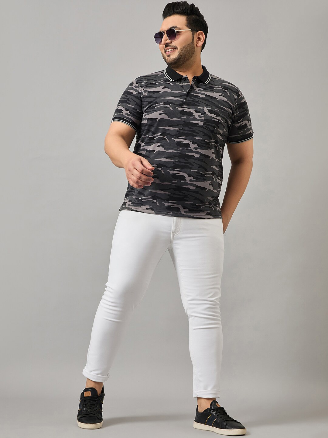 

AUSTIVO Plus Size Camouflage Printed Round Neck T-shirt, Black