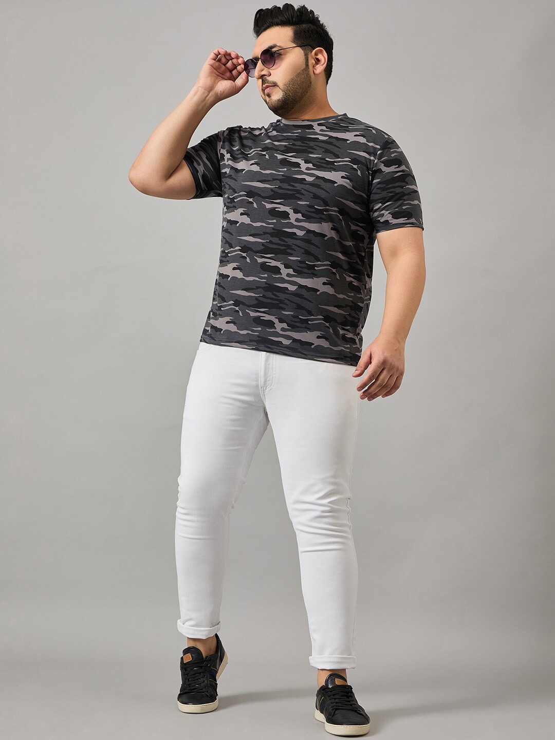 

AUSTIVO Plus Size Camouflage Printed Round Neck T-shirt, Black