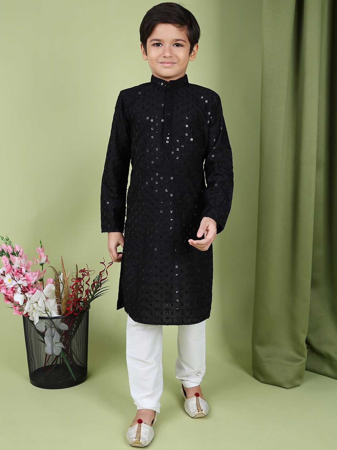 

TABARD Boys Floral Embroidered Sequinned Straight Pure Cotton Kurta, Black
