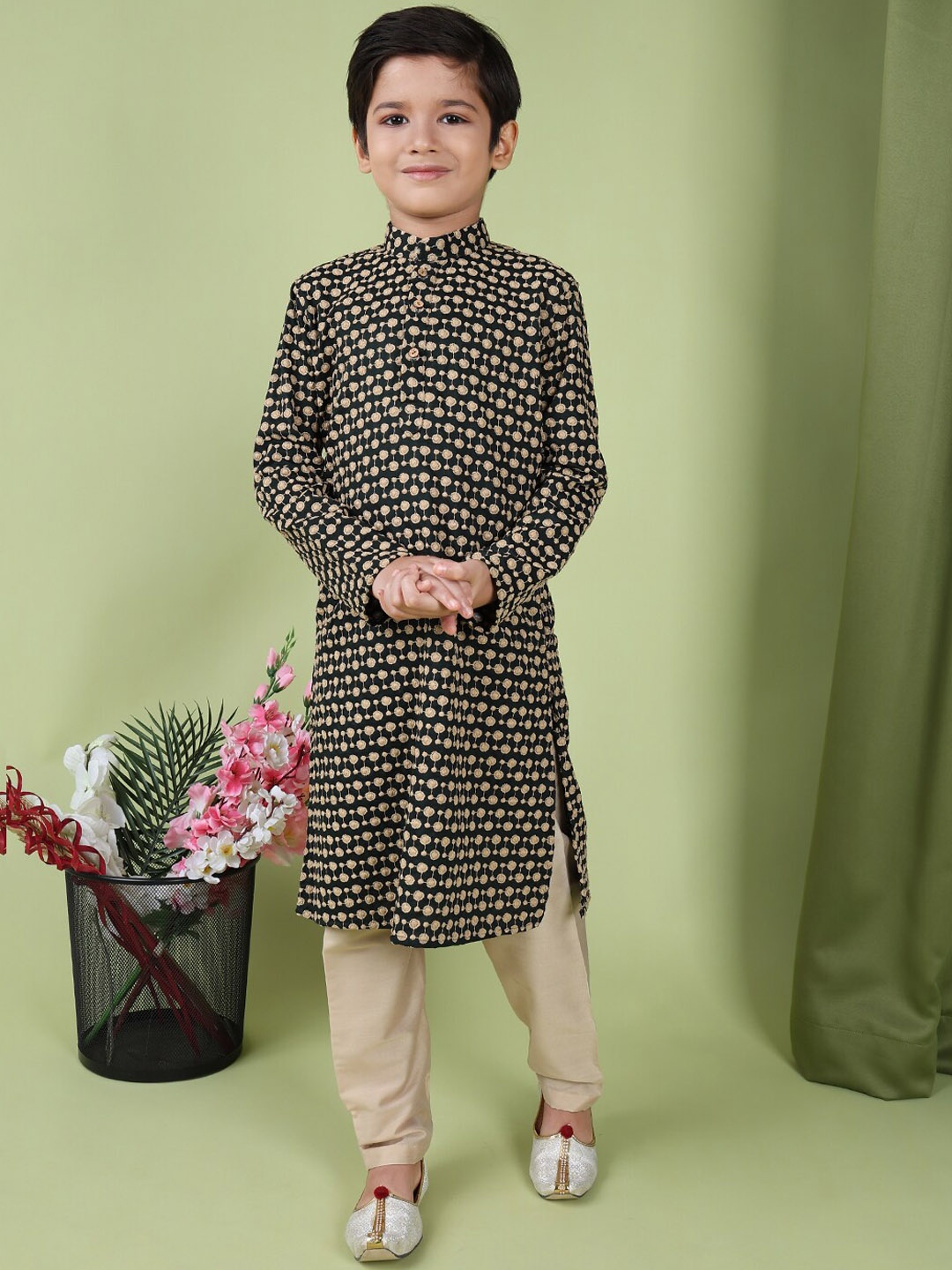 

TABARD Boys Ethnic Motifs Embroidered Pure Cotton Kurta, Green
