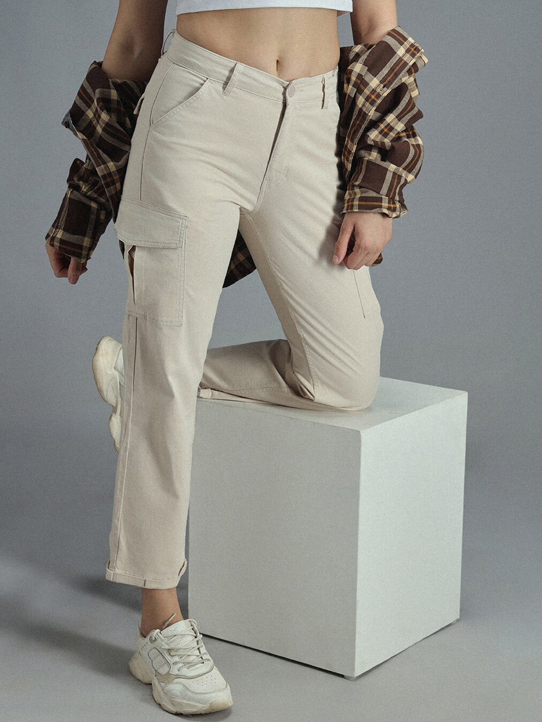 

High Star Women Relaxed Straight Leg High-Rise Plain Cargos Trousers, Beige