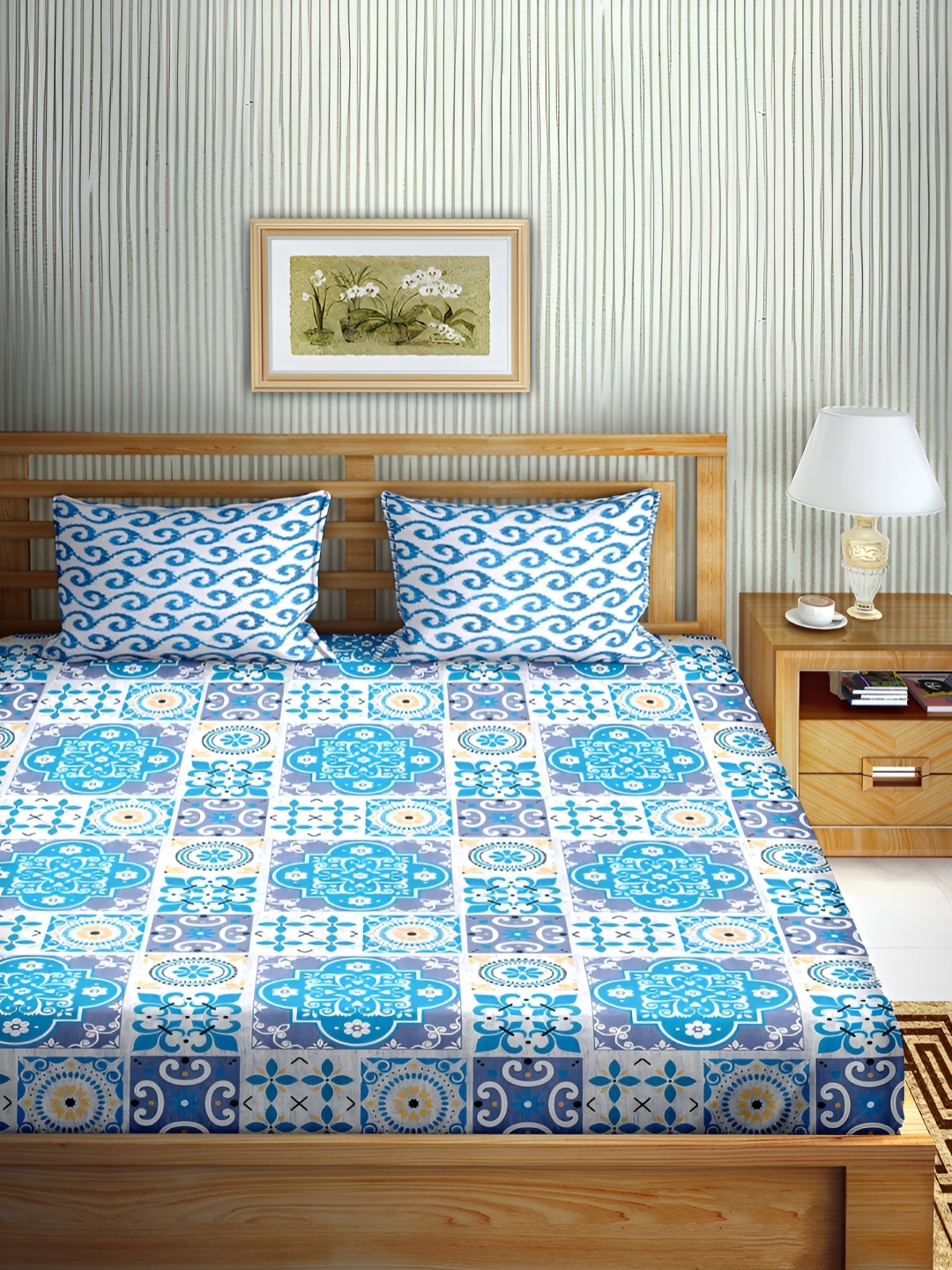 

Aura Blue & White Geometric Cotton 180 TC King Bedsheet With 2 Pillow Covers