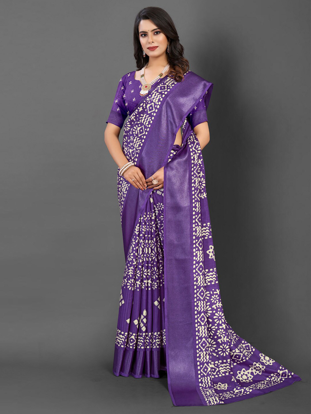

Mitera Ethnic Motifs Printed Saree, Purple