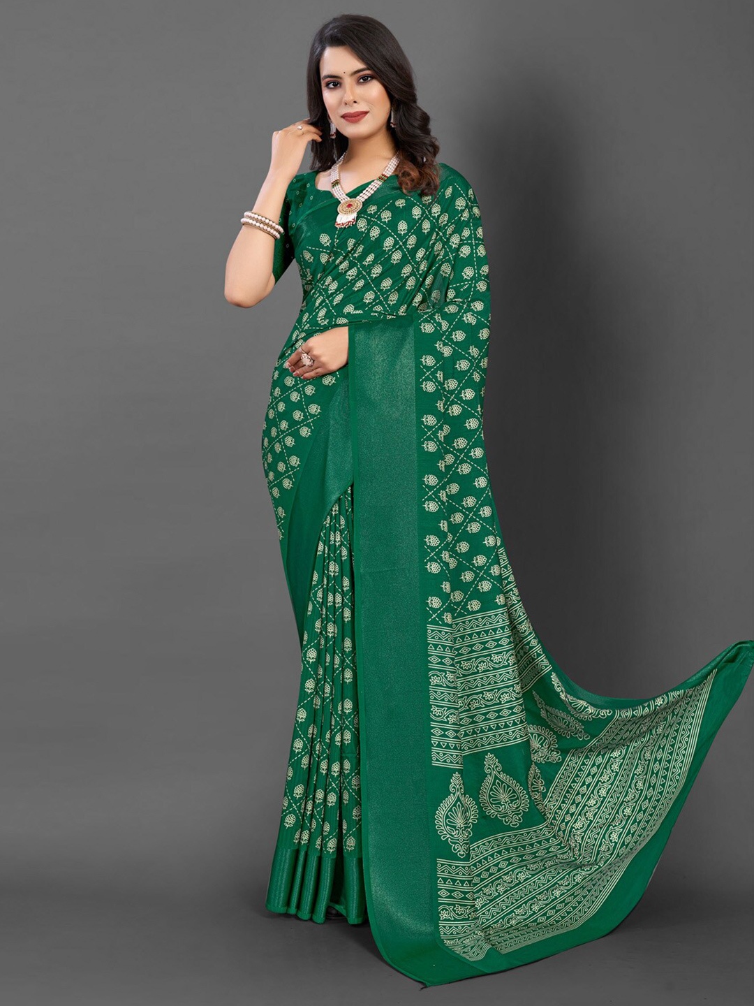 

Mitera Ethnic Motifs Silk Blend Saree, Green