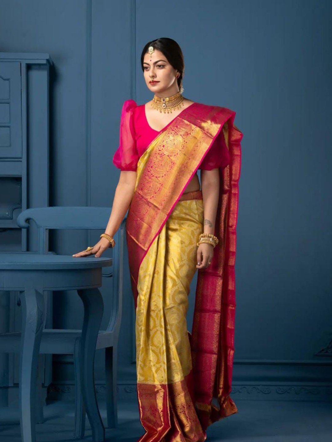 

NIWAA Ethnic Motifs Woven Design Zari Banarasi Saree, Yellow