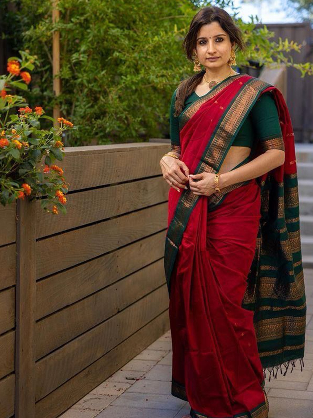 

NIWAA Zari Banarasi Saree, Red