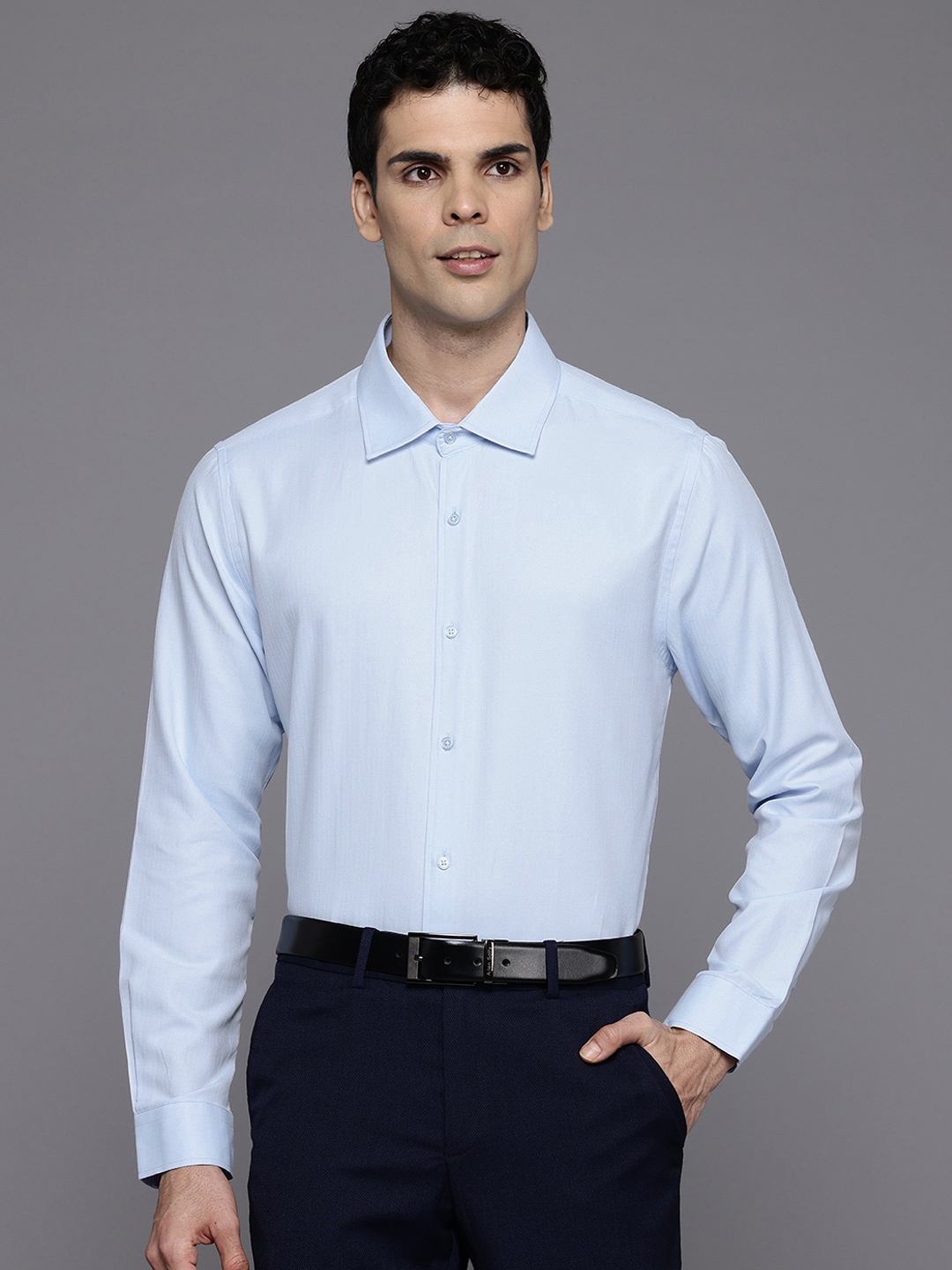 

Burton Men Tailored Fit Opaque Formal Shirt, Blue