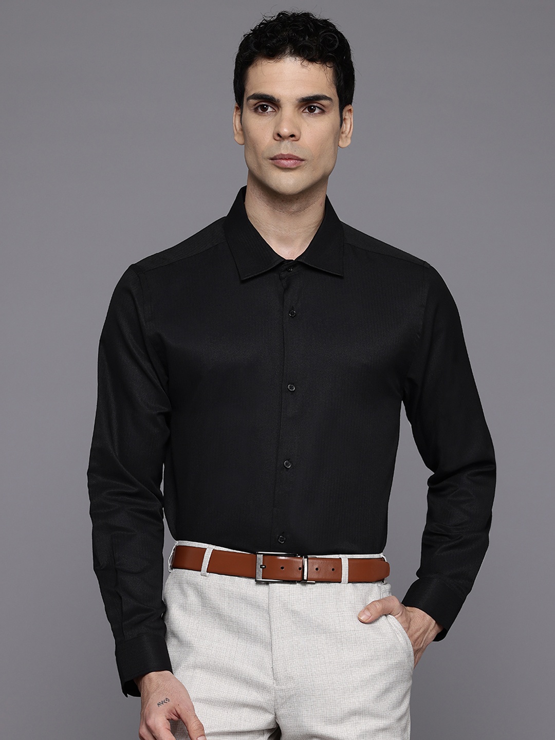 

Burton Men Tailored Fit Opaque Formal Shirt, Black