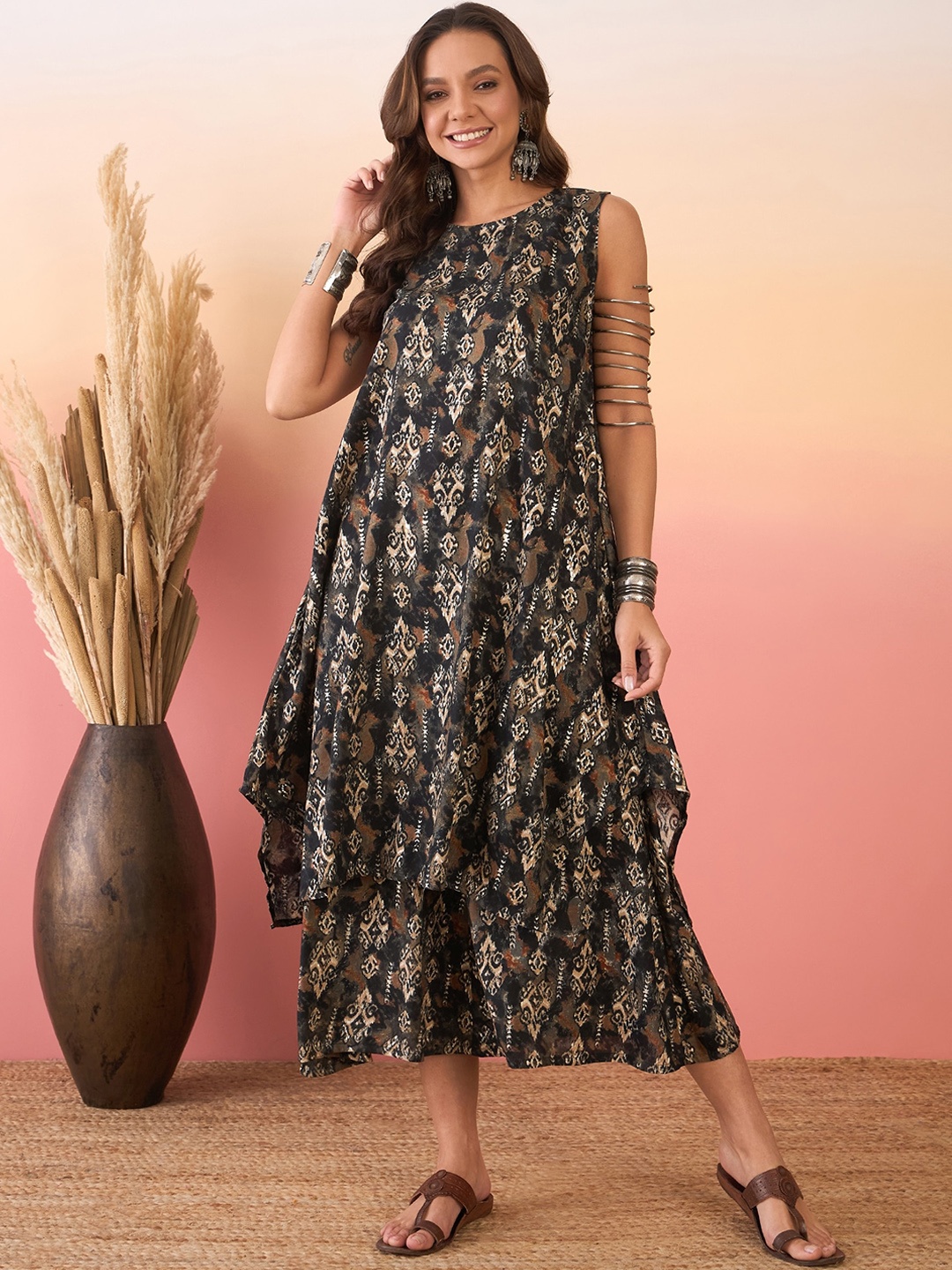 

InWeave Ethnic Motifs Printed Kurta with Palazzos, Black