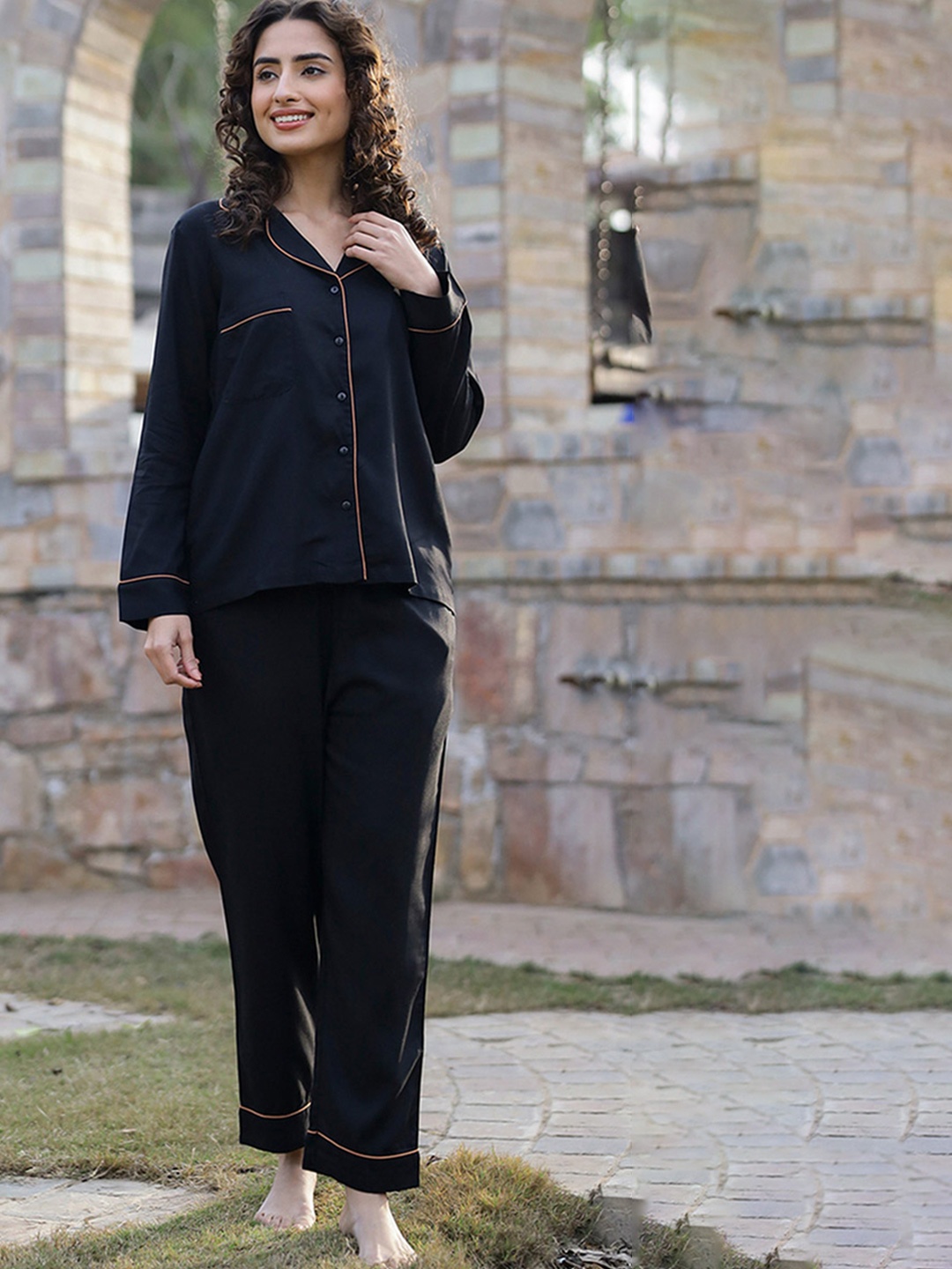 

SANSKRUTIHOMES Black Long Sleeves Lapel Collar Night suit