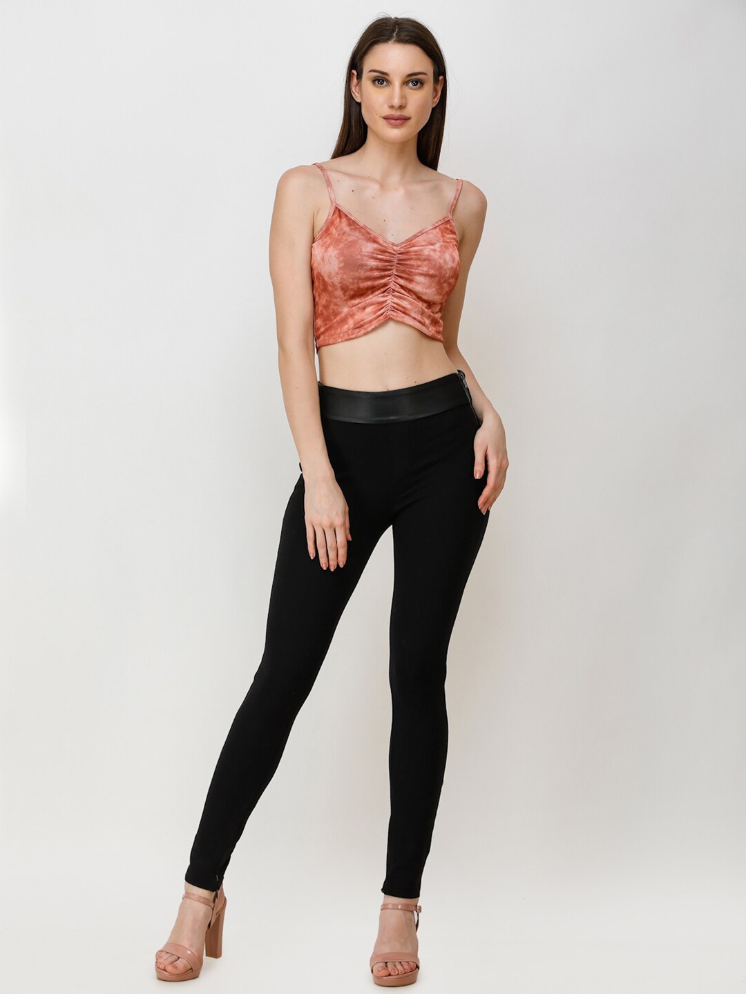 

SCORPIUS Abstract Printed Shoulder Strap Ruched Fitted Crop Top, Brown