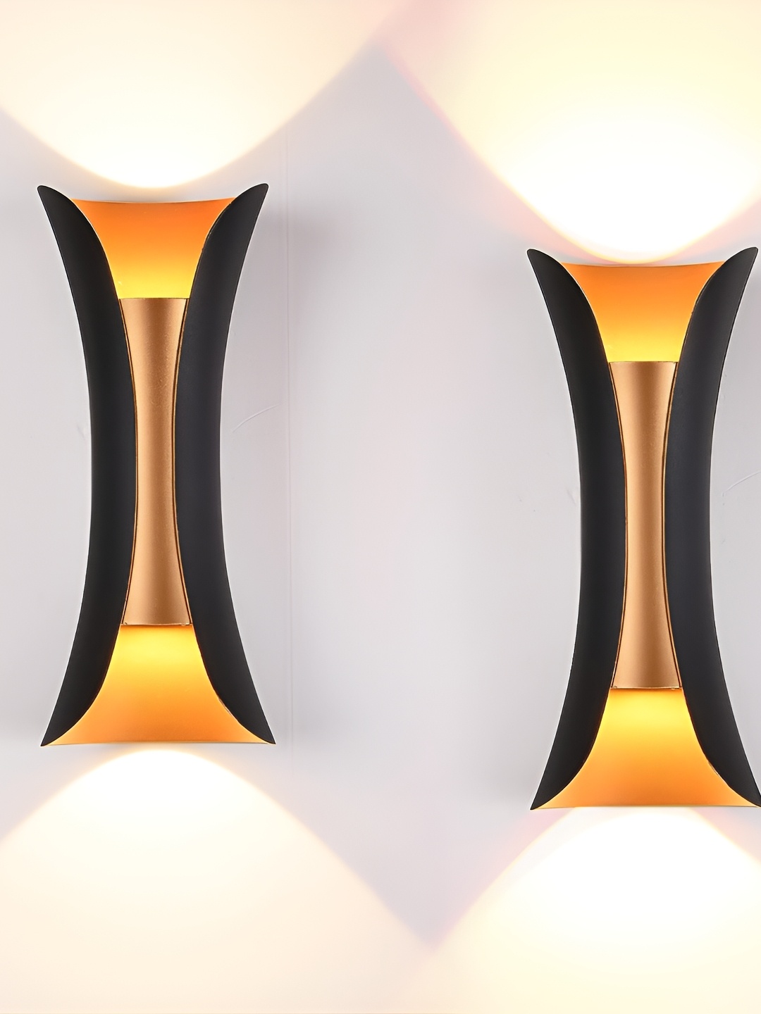 

DENICRAAS Black & Gold-Toned 2 Pieces Textured Metal Abstract Shaped Wall Lamp